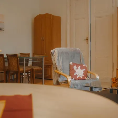 Sylvias Nr.1 Hochparterre